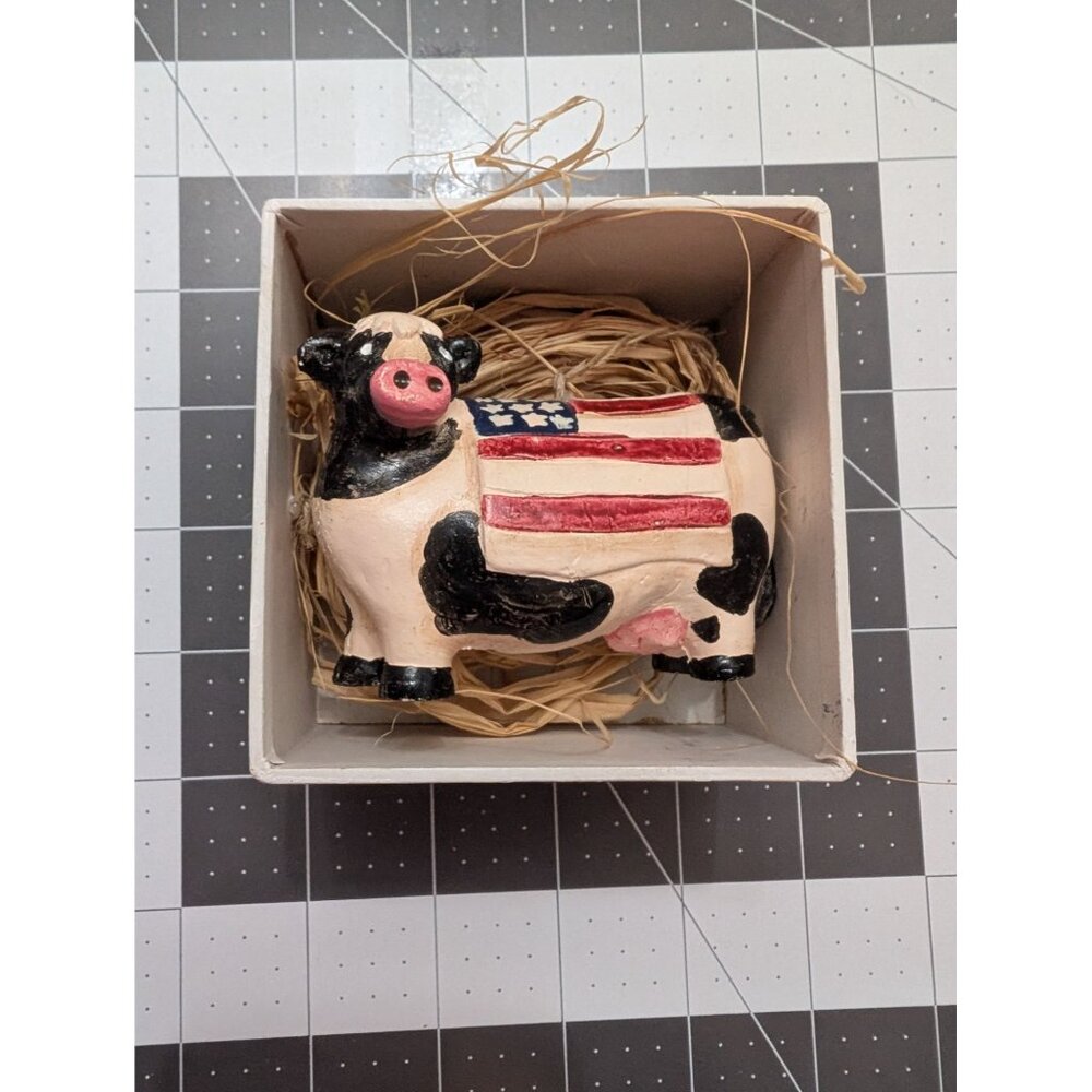 Love my Country‎ Home Resin Cow Flag Ornament w/ hanging box straw nest rustic